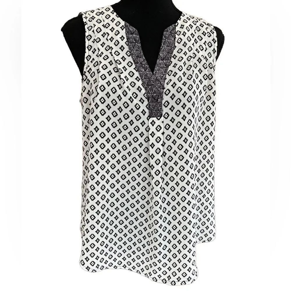 Skies are Blue black/white split v neck sleeveless top size S.